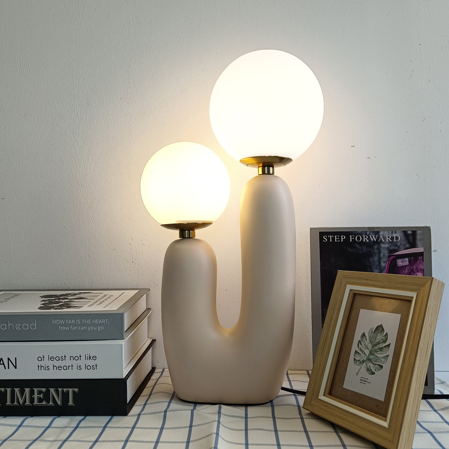 Double Head Frosted Glass Ball Table Lamp